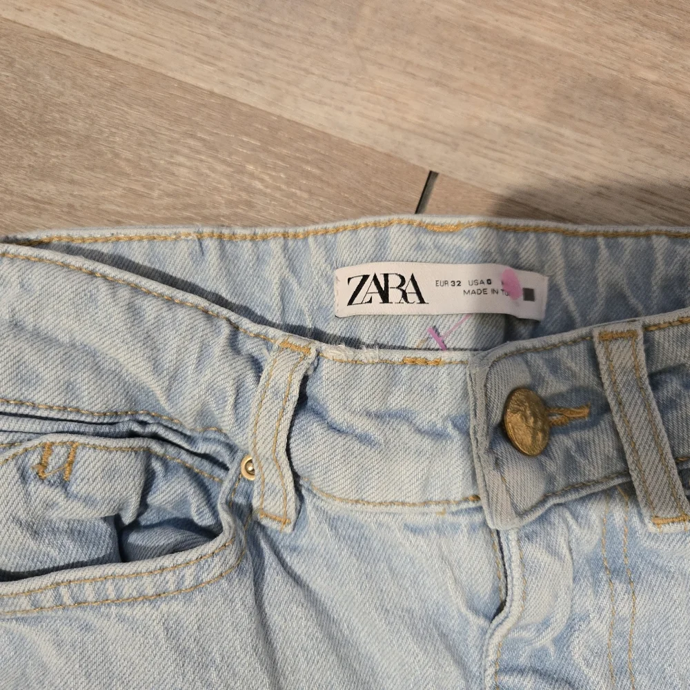 Zara Light Blue Jeans - Picture 3 of 4